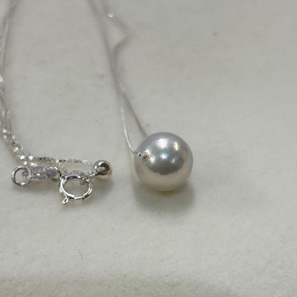 Ise-Shima Egu Bay Akoya pearl necklace with 8.5mm pearls and 42cm length in a simple elegant design