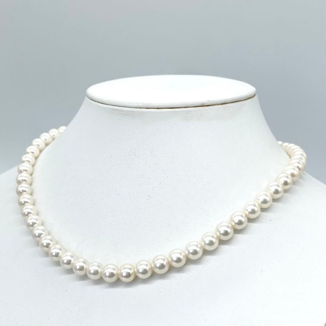 Akoya first-class pearl necklace with 7 to 7.5mm pearls and silver clasp on a white background