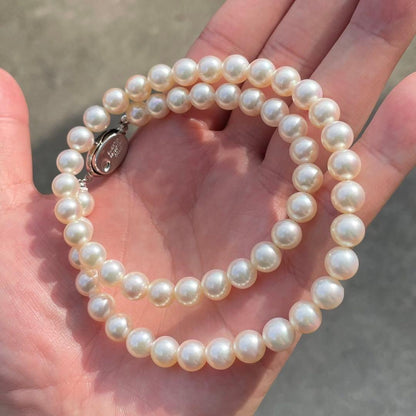 Akoya first-class pearl necklace with 7 to 7.5mm pearls and silver clasp on a white background