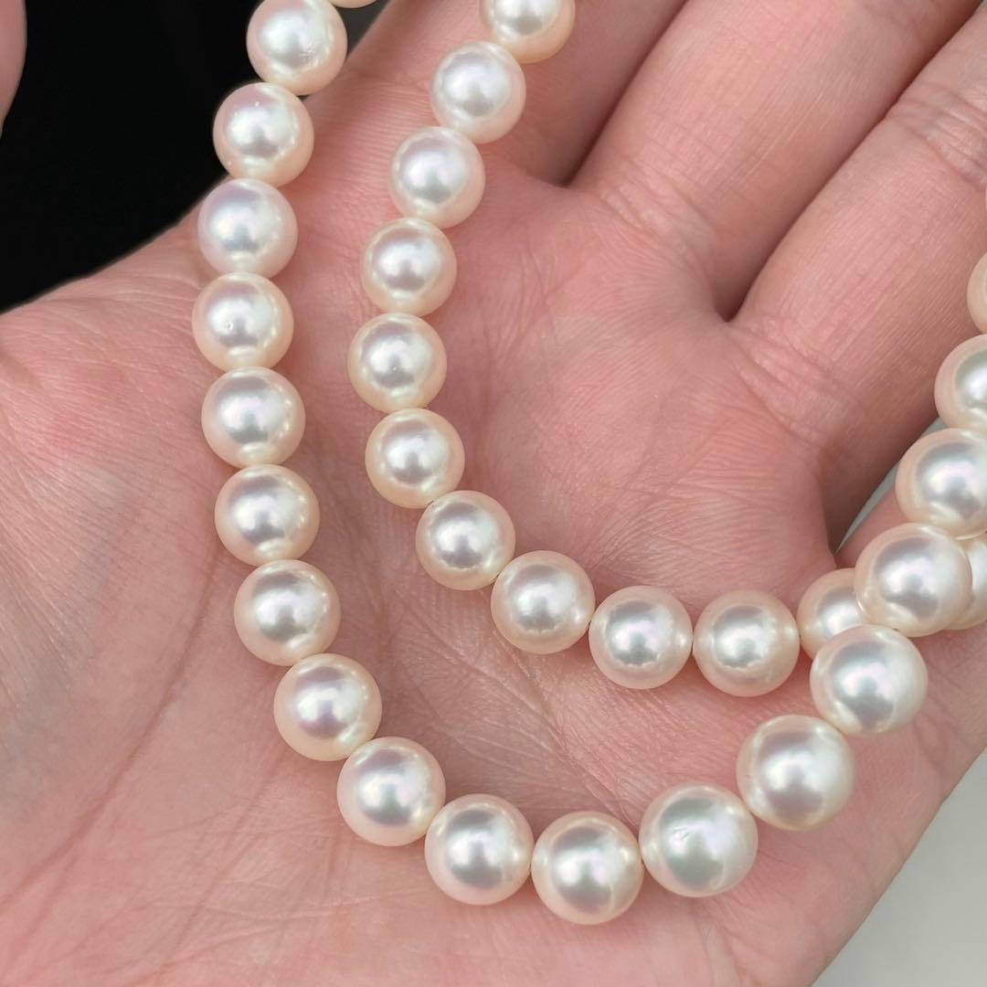 Akoya first-class pearl necklace with 7 to 7.5mm pearls and silver clasp on a white background