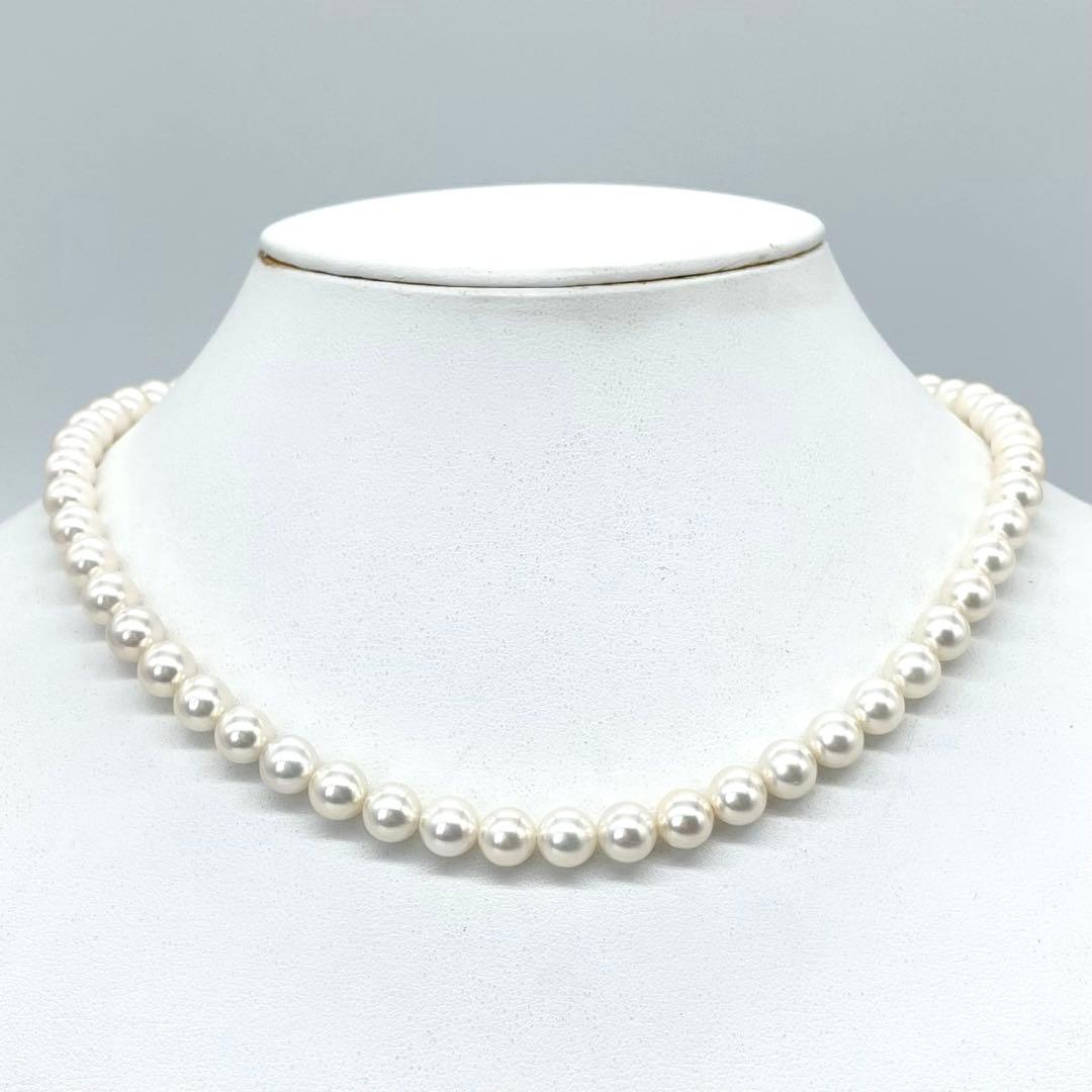 Akoya first-class pearl necklace with 7 to 7.5mm pearls and silver clasp on a white background