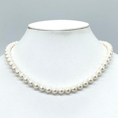Akoya first-class pearl necklace with 7 to 7.5mm pearls and silver clasp on a white background