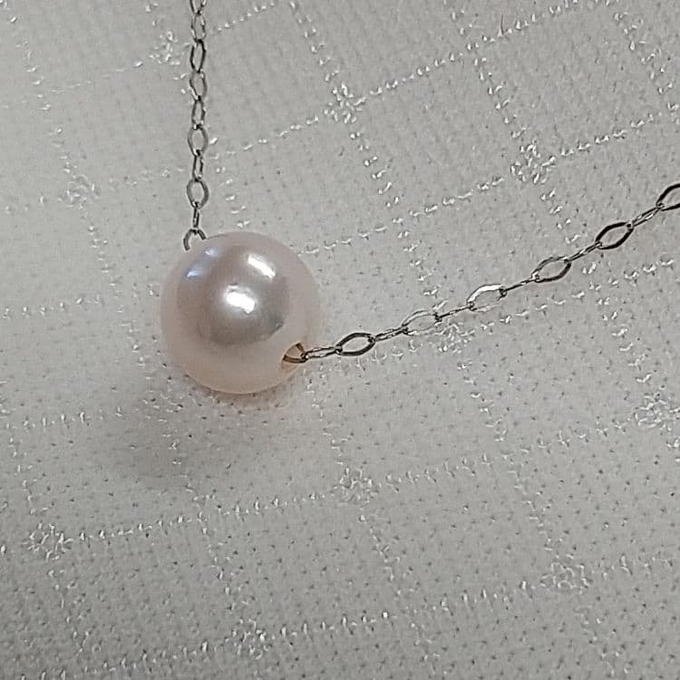Law Akoya genuine pearl necklace with 7.9mm round white pink pearls on a 40cm PT850 chain