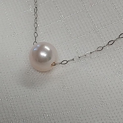 Law Akoya genuine pearl necklace with 7.9mm round white pink pearls on a 40cm PT850 chain