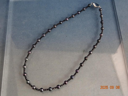 Akoya black pearl necklace featuring 6-6.5mm pearls and black spinalite with silver 925 clasp, 43.5cm length