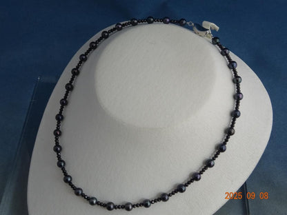 Akoya black pearl necklace featuring 6-6.5mm pearls and black spinalite with silver 925 clasp, 43.5cm length