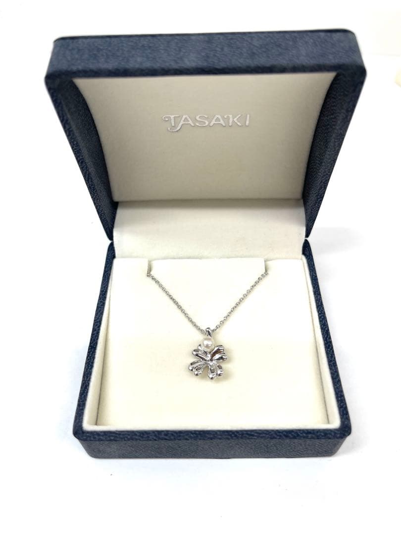 TASAKI Clover Pearl Necklace with silver chain and clover-shaped pearl motif, 42 cm length