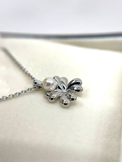 TASAKI Clover Pearl Necklace with silver chain and clover-shaped pearl motif, 42 cm length