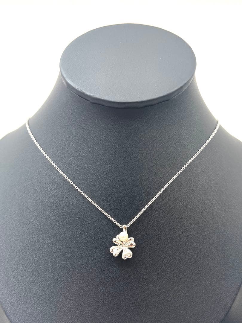 TASAKI Clover Pearl Necklace with silver chain and clover-shaped pearl motif, 42 cm length