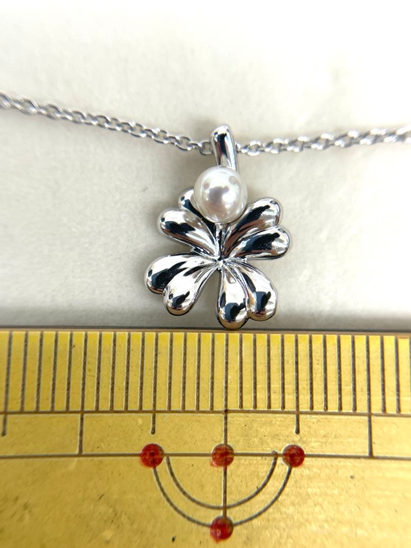 TASAKI Clover Pearl Necklace with silver chain and clover-shaped pearl motif, 42 cm length