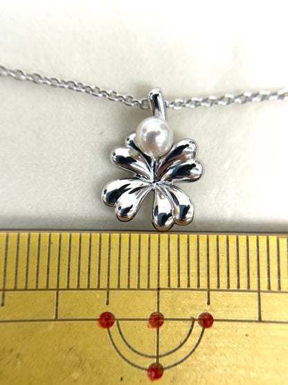TASAKI Clover Pearl Necklace with silver chain and clover-shaped pearl motif, 42 cm length
