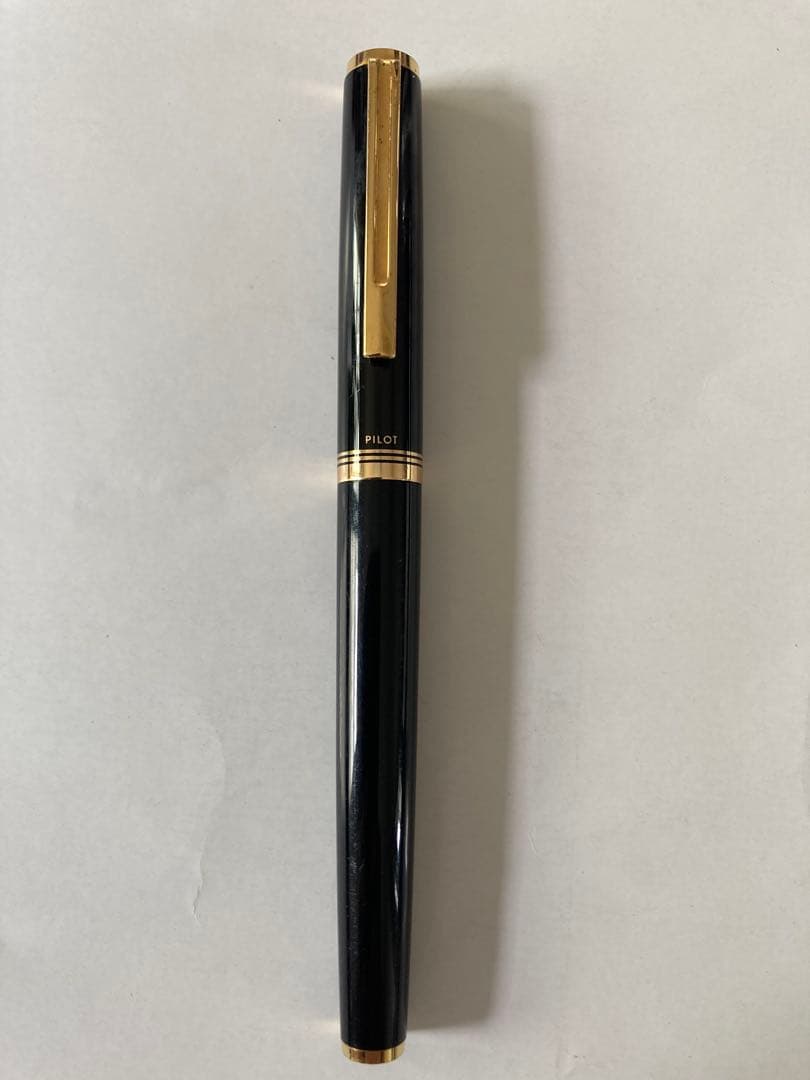 Pilot 14K-585EF black and gold fountain pen with 14K gold nib and black leather pen case