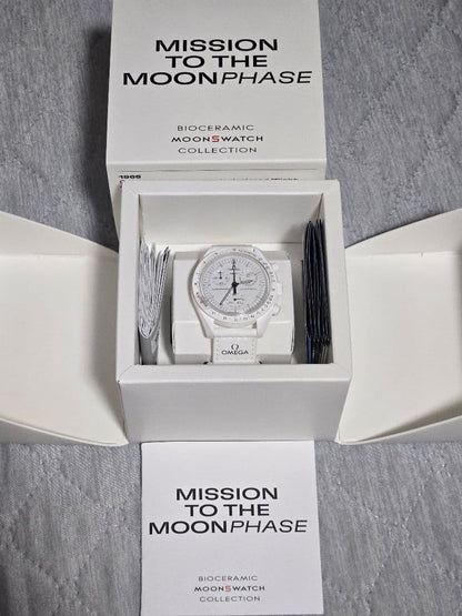 swatch MOONSWATCH SNOOPY WHITE Men's — Japanese
