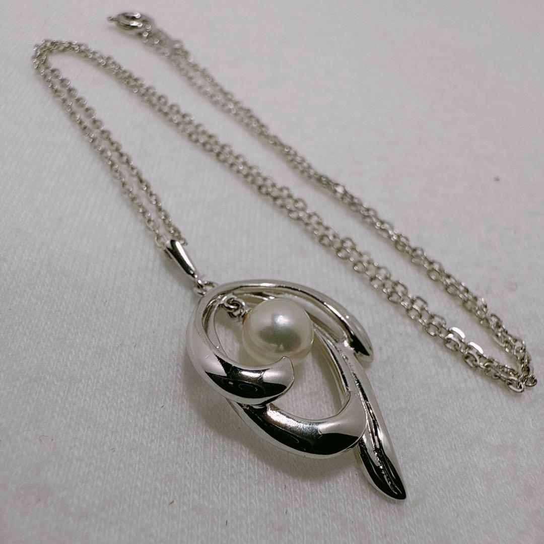 MIKIMOTO silver single Akoya pearl necklace with approximately 40cm chain on white background