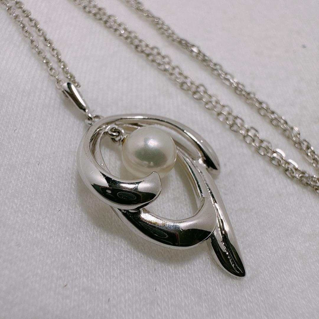 MIKIMOTO silver single Akoya pearl necklace with approximately 40cm chain on white background