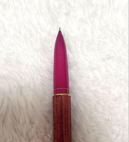 Pilot Fountain Pen with 18K 750 gold nib shown in close-up on white background