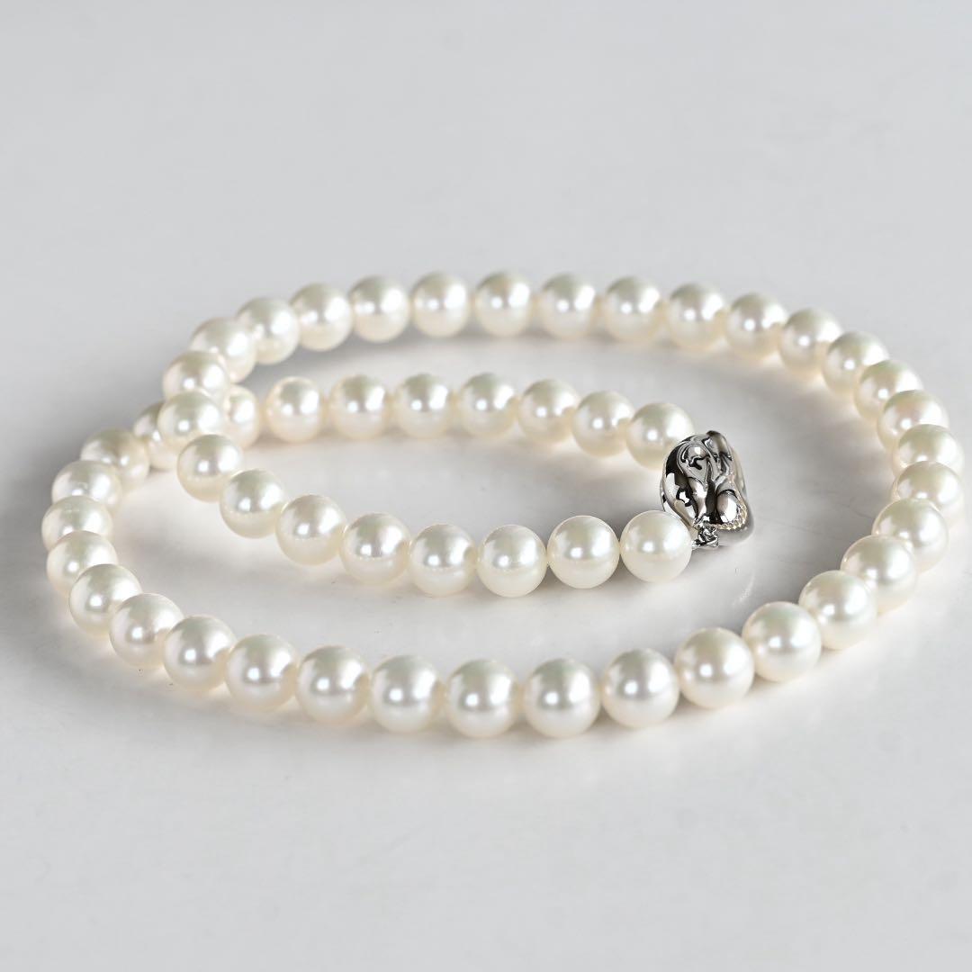 Takatsuki Akoya pearl necklace with round white pearls 7.5-8mm and silver clasp on a 42.5cm strand