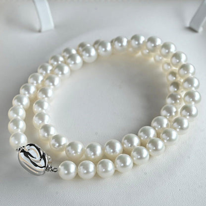 Takatsuki Akoya pearl necklace with round white pearls 7.5-8mm and silver clasp on a 42.5cm strand