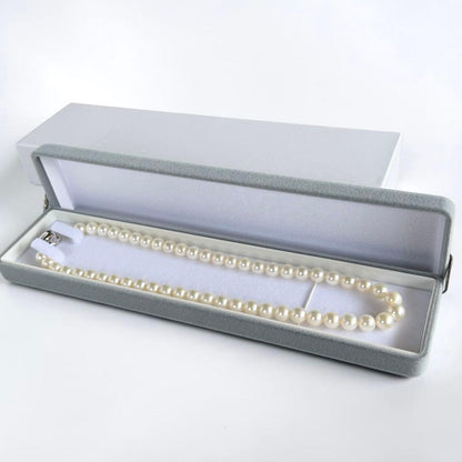 Takatsuki Akoya pearl necklace with round white pearls 7.5-8mm and silver clasp on a 42.5cm strand
