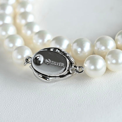 Takatsuki Akoya pearl necklace with round white pearls 7.5-8mm and silver clasp on a 42.5cm strand