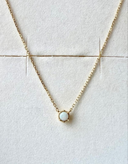 Agete K18 yellow gold necklace with 3.5mm opal stone and 45cm chain on white background