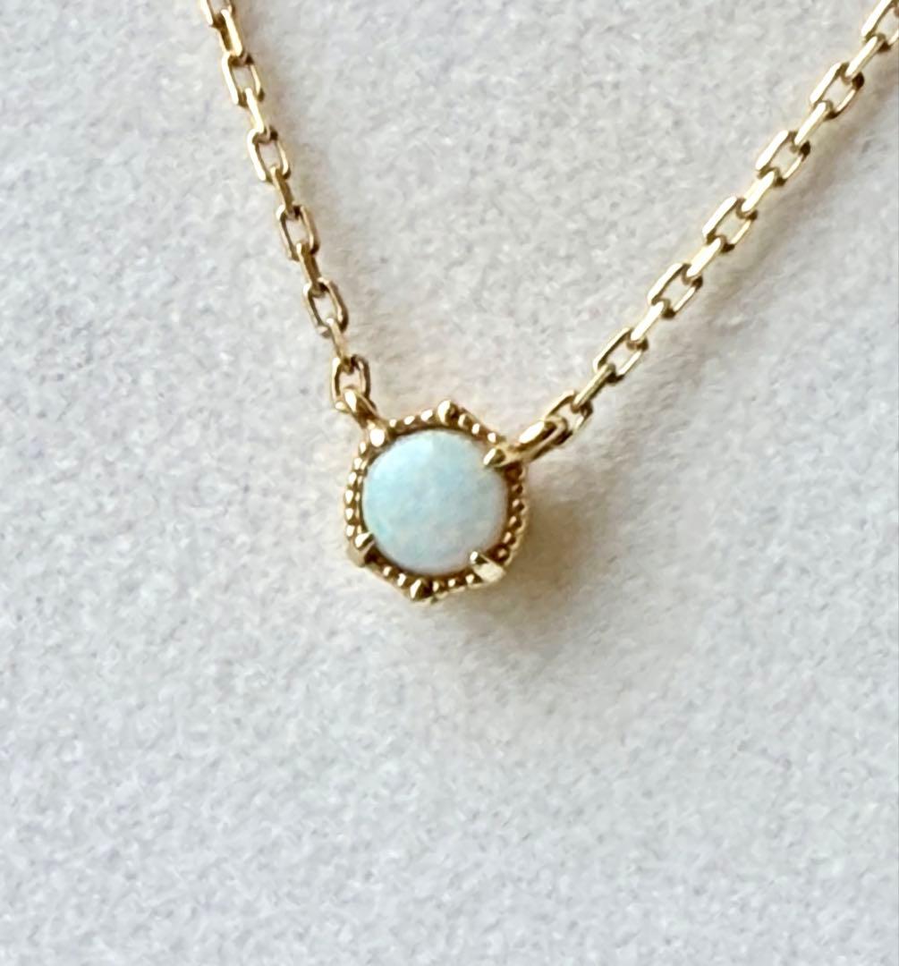 Agete K18 yellow gold necklace with 3.5mm opal stone and 45cm chain on white background