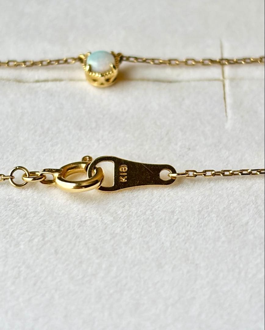 Agete K18 yellow gold necklace with 3.5mm opal stone and 45cm chain on white background