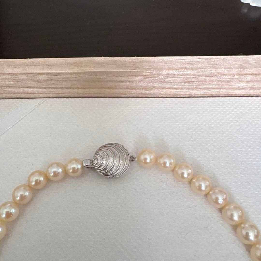 Single strand Akoya genuine pearl necklace with 7mm cream tone pearls and silver clasp