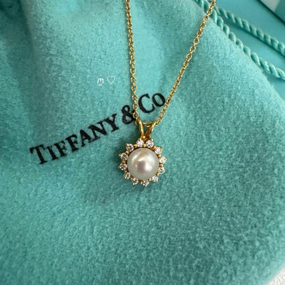 Tiffany & Co. pearl diamond necklace pendant with 18K gold chain and 5.7mm pearl