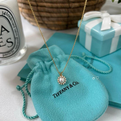 Tiffany & Co. pearl diamond necklace pendant with 18K gold chain and 5.7mm pearl