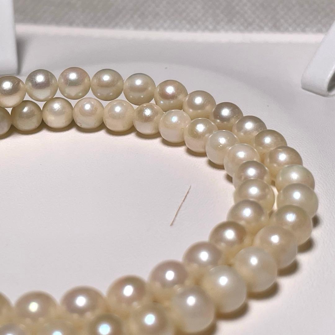 Close-up of Ise-Shima white Akoya pearl necklace with 5.4-5.9mm round pearls and silver clasp