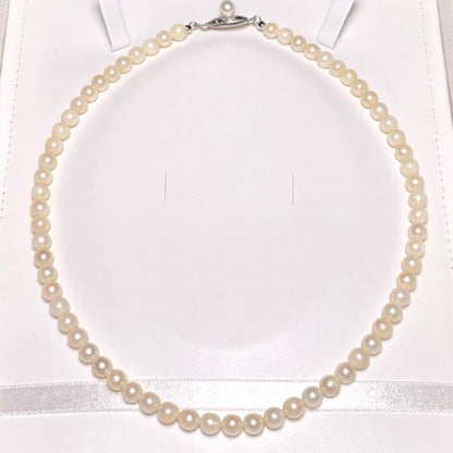 Close-up of Ise-Shima white Akoya pearl necklace with 5.4-5.9mm round pearls and silver clasp