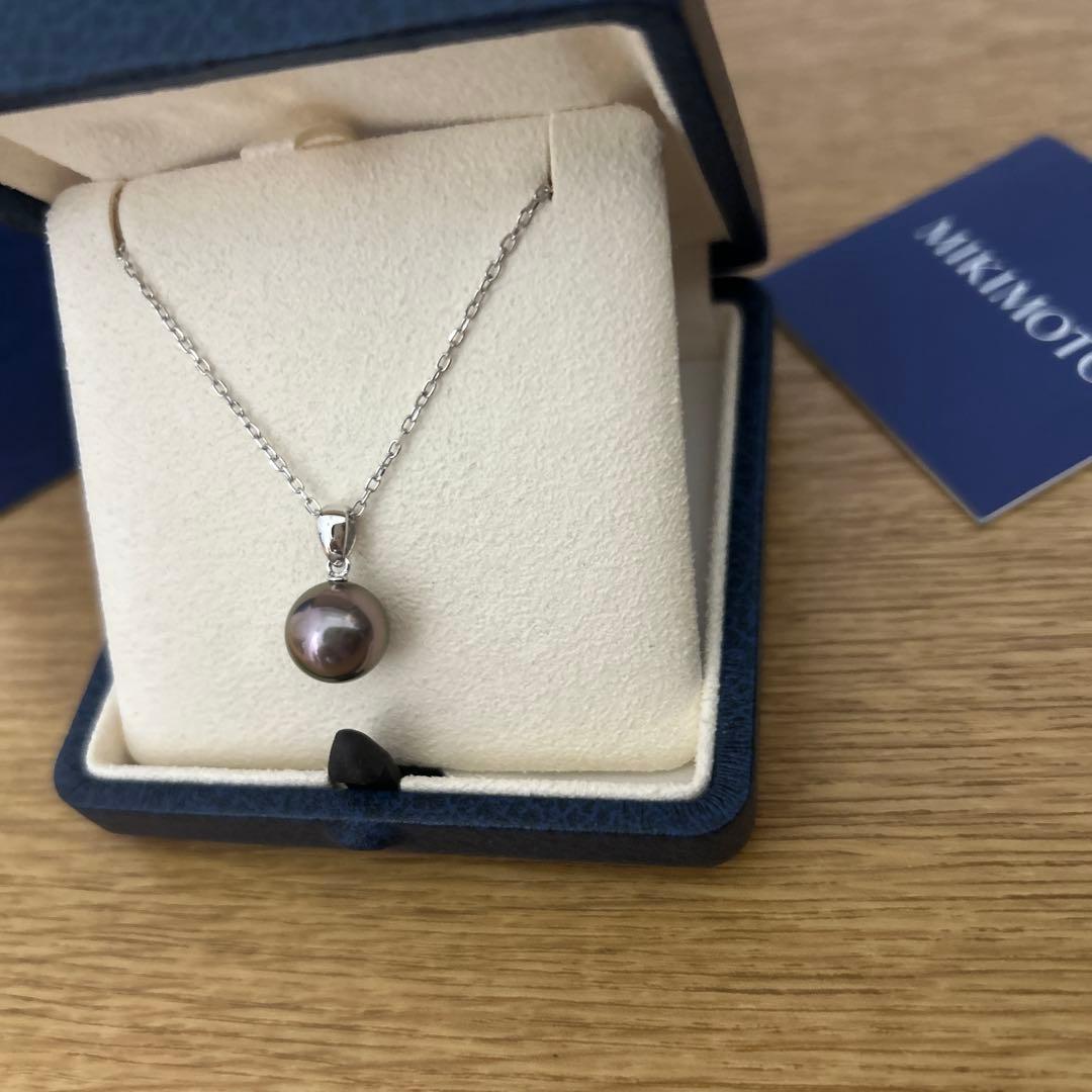 Mikimoto black cultured pearl pendant in 18K white gold with removable 40cm chain