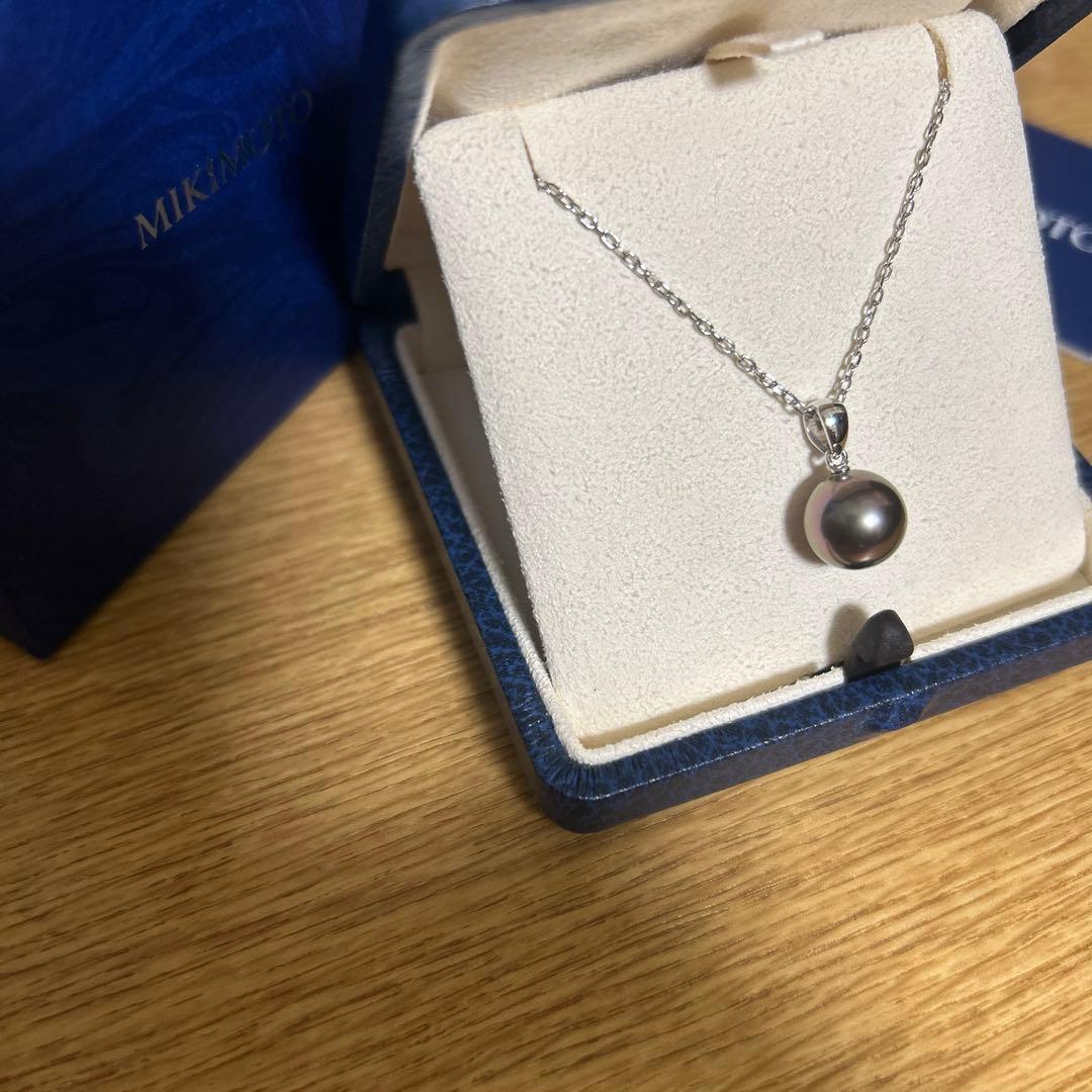Mikimoto black cultured pearl pendant in 18K white gold with removable 40cm chain