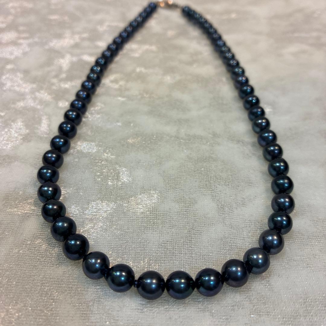 Akoya dark gray pearl necklace measuring 43cm with pearls sized between 6.5mm and 6.9mm