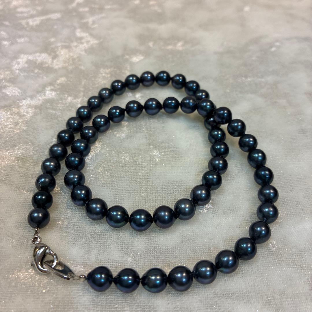 Akoya dark gray pearl necklace measuring 43cm with pearls sized between 6.5mm and 6.9mm