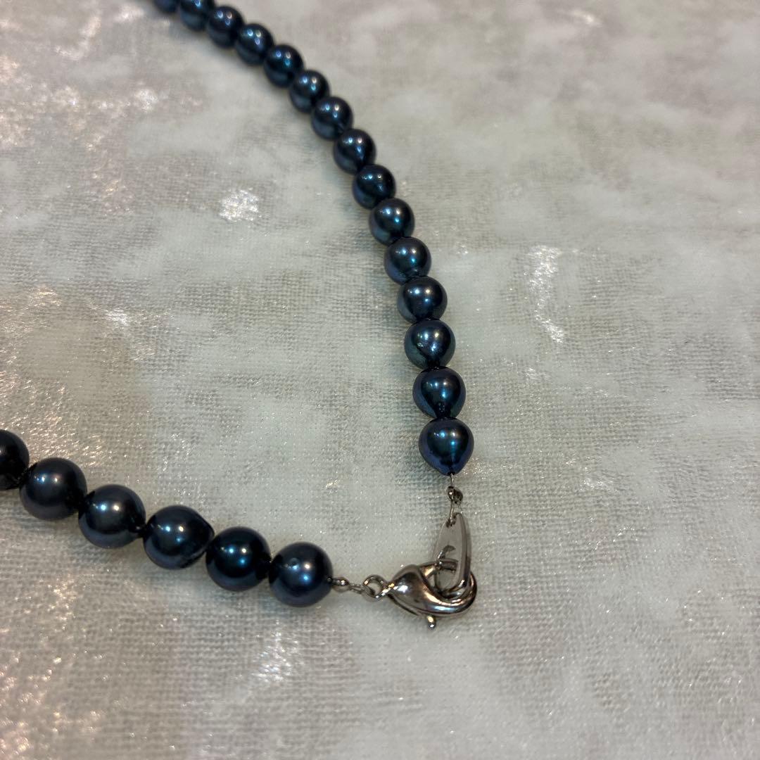 Akoya dark gray pearl necklace measuring 43cm with pearls sized between 6.5mm and 6.9mm