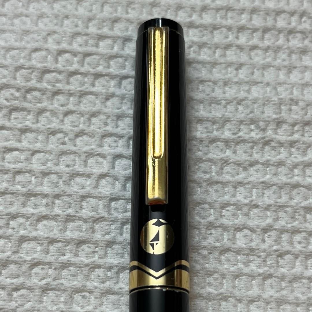 Pilot H580 F fountain pen black and gold with Japan Continent logo on cap and old JIS logo on nib plus old ink