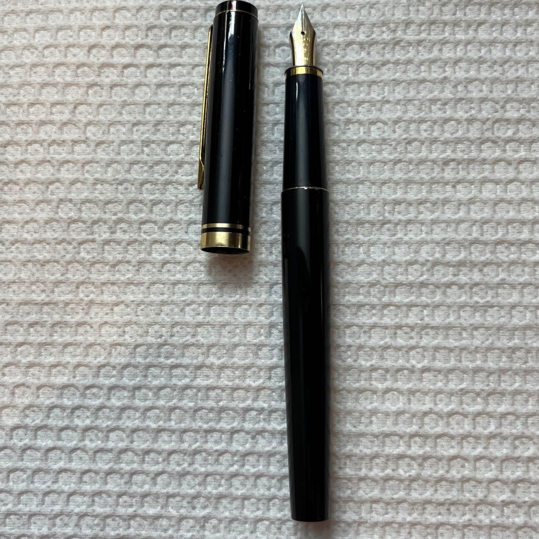 Pilot H580 F fountain pen black and gold with Japan Continent logo on cap and old JIS logo on nib plus old ink