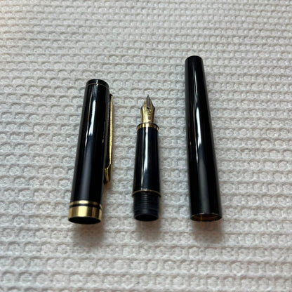 Pilot H580 F fountain pen black and gold with Japan Continent logo on cap and old JIS logo on nib plus old ink
