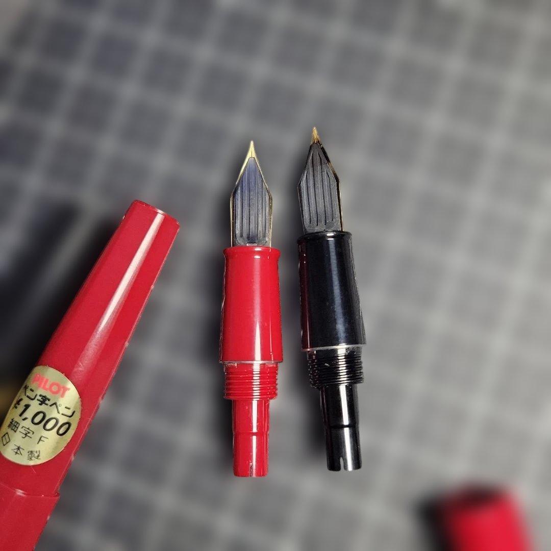 Set of two Pilot Desk Pens with fine point tips in black and red colors