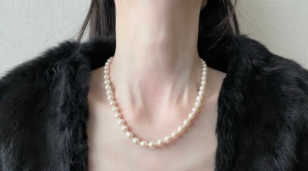 Untreated genuine 7mm pearl necklace in silver with 44cm length shown on white background