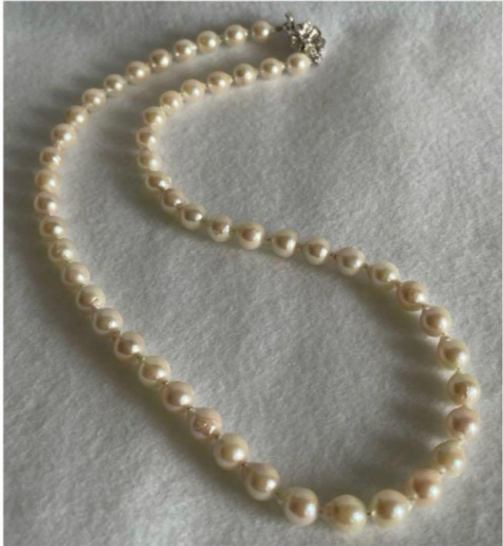 Untreated genuine 7mm pearl necklace in silver with 44cm length shown on white background