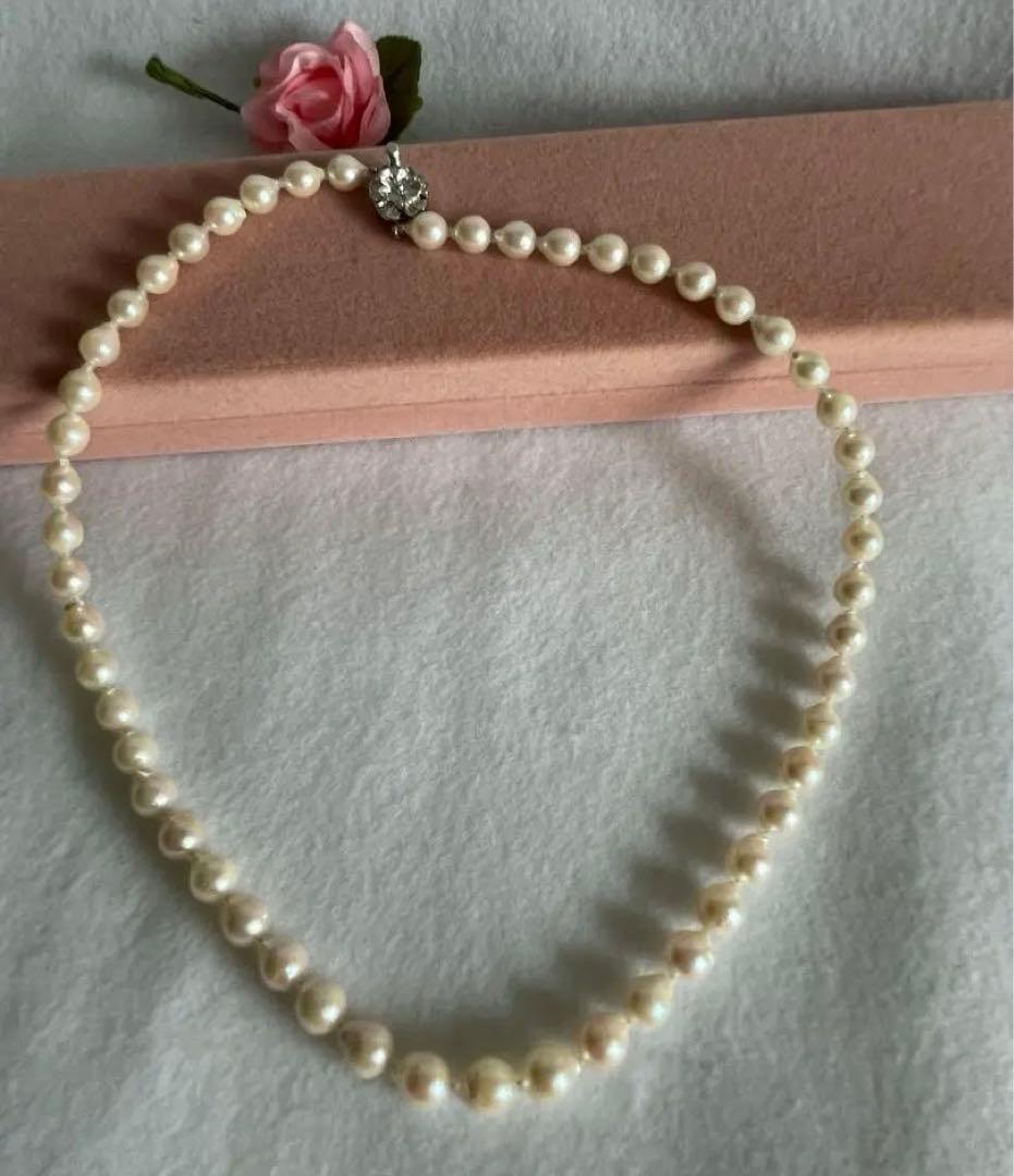 Untreated genuine 7mm pearl necklace in silver with 44cm length shown on white background