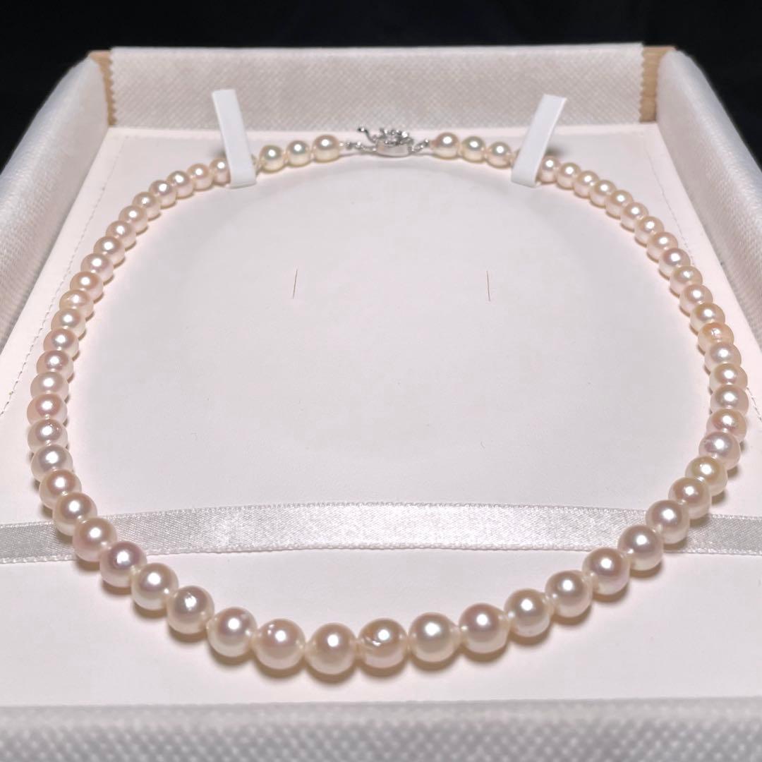 Akoya Pearl Hanjudekira semi-round necklace with 6.3-7.0mm white pearls on silver chain approximately 47.7cm long mark O588