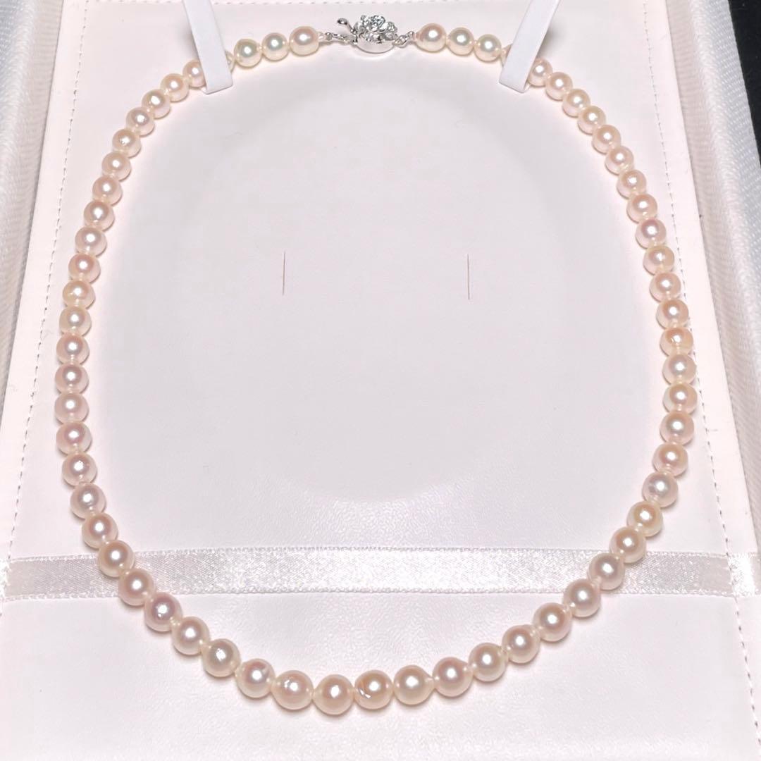 Akoya Pearl Hanjudekira semi-round necklace with 6.3-7.0mm white pearls on silver chain approximately 47.7cm long mark O588
