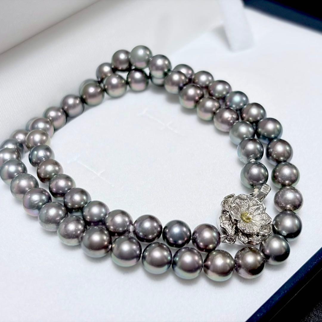 Akoya pearl necklace with 7.2-7.4mm pearls measuring 43.5cm in length on a white background
