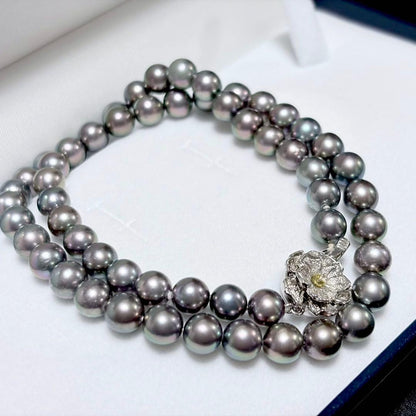 Akoya pearl necklace with 7.2-7.4mm pearls measuring 43.5cm in length on a white background
