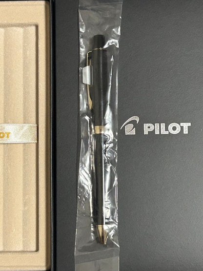 New Pilot multi-function ballpoint pen BTHRT5SR-GLB in gloss black with three ink colors and included case