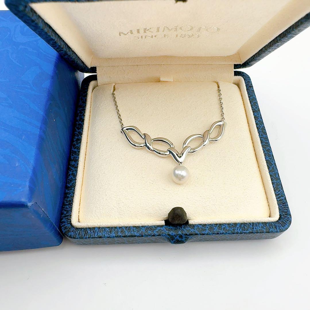 MIKIMOTO silver necklace with 39.5 cm chain displayed on a white background